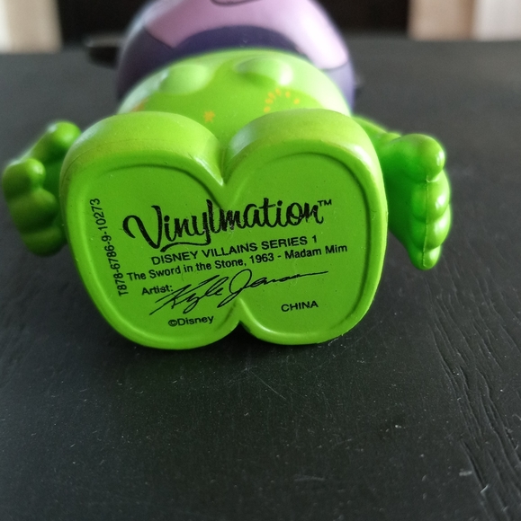 DISNEY VINYLMATION SERIES 1 THE SWORD AND THE STONE " MADAME MIMI" 1963 - Picture 3 of 3